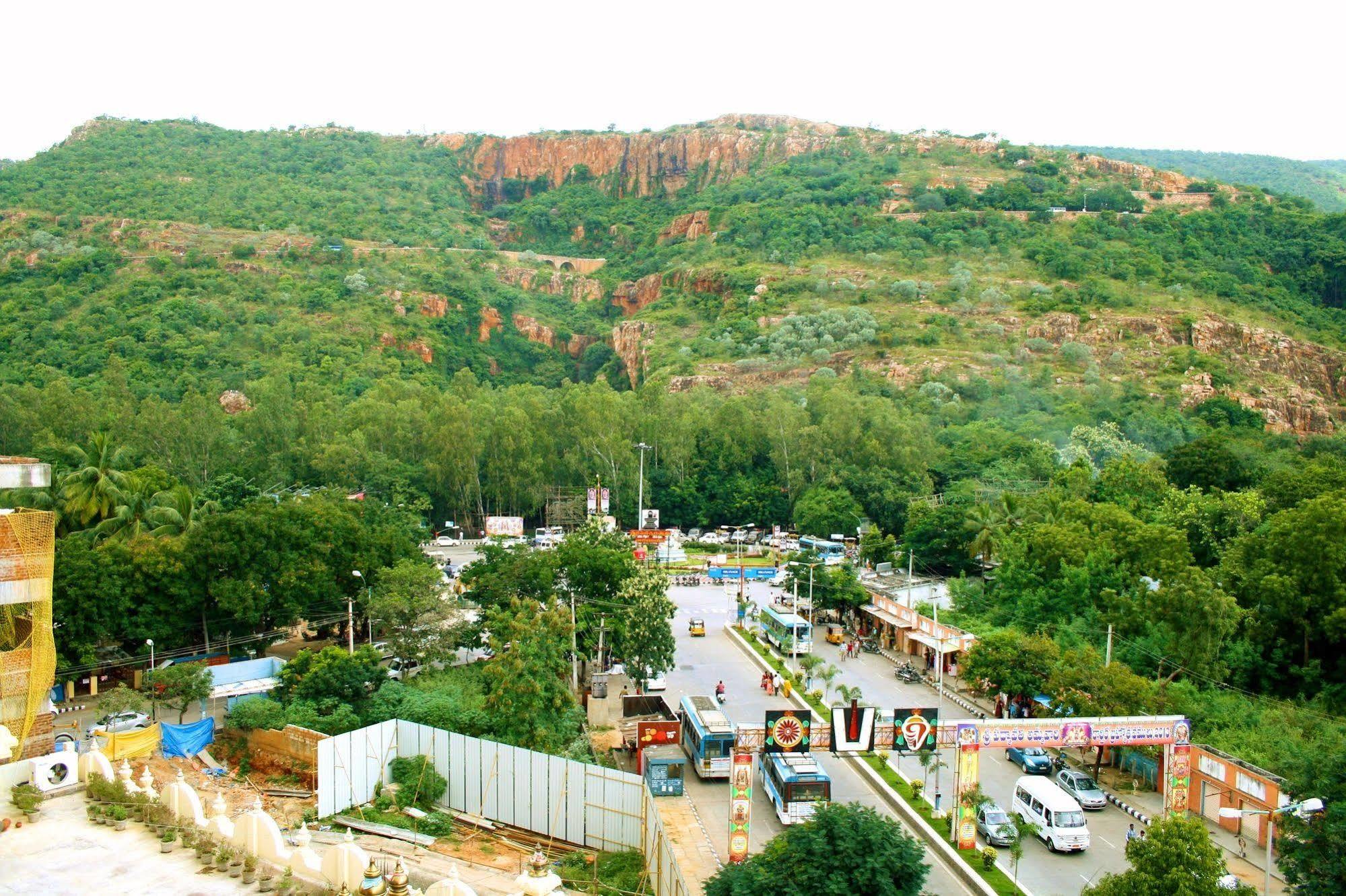 Hotel Raj Park- Hill View Tirupati Zewnętrze zdjęcie